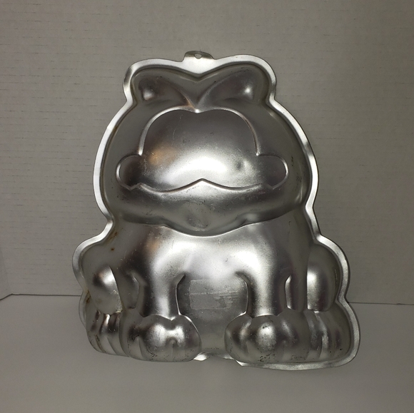 WILTON GARFIELD CAKE PAN - Picture 2 of 6